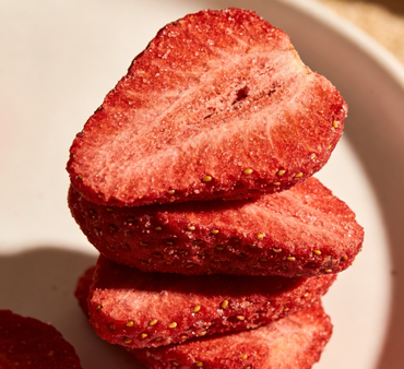 Factory Supply Bulk Freeze Dried Strawberry Sweet Dry Strawberry Slices High Quality Crispy Pure Freeze Dried Strawberry Slice